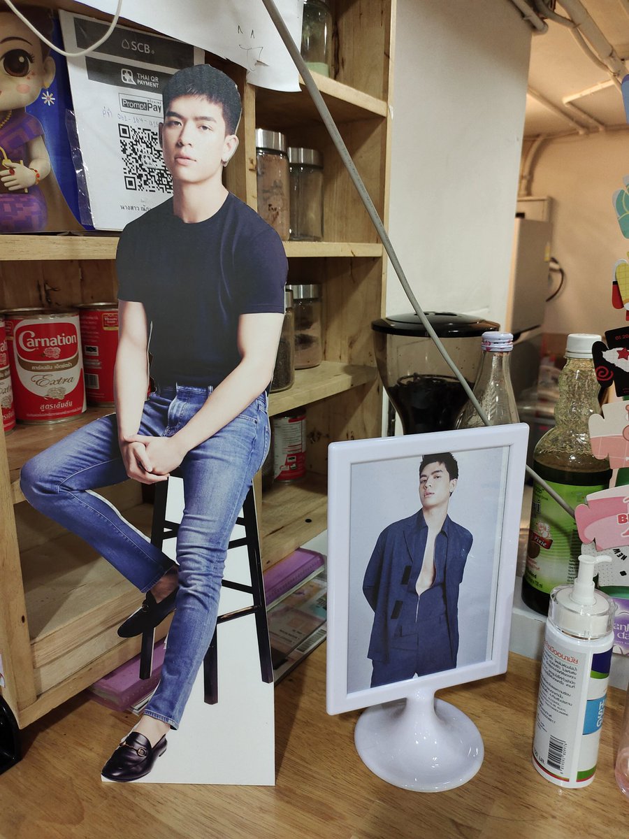 Nott_NanajanG's tweet photo. มาแล้วจ้า พร้อมเสิร์ฟความหล่อ 
สั่งน้ำแล้วอย่าลืมขอของที่ระลึกกันนะ

#Happy26thJossDay
#JossWayar #จอสครับไม่ใช่จอร์ช https://t.co/uGd6eiooMC