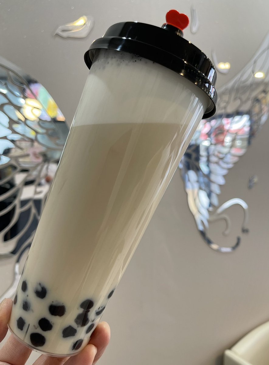 oo79864432's tweet photo. ONE TEA 一茶 🎓 小岩店 2回目 😄
JR小岩駅北口からすぐ。20年7月以来。
チーズジャスミン緑茶ミルクティー L+タピオカ 620円
タピ大粒もっちり、Cクリーム美味👍
別メニューの岩塩クリームの方がケーキ味っていう説明。
イートイン席でゆったりできます。
#タピ活 #タピオカ #onetea #一茶 #小岩 https://t.co/gg2cOFL90V