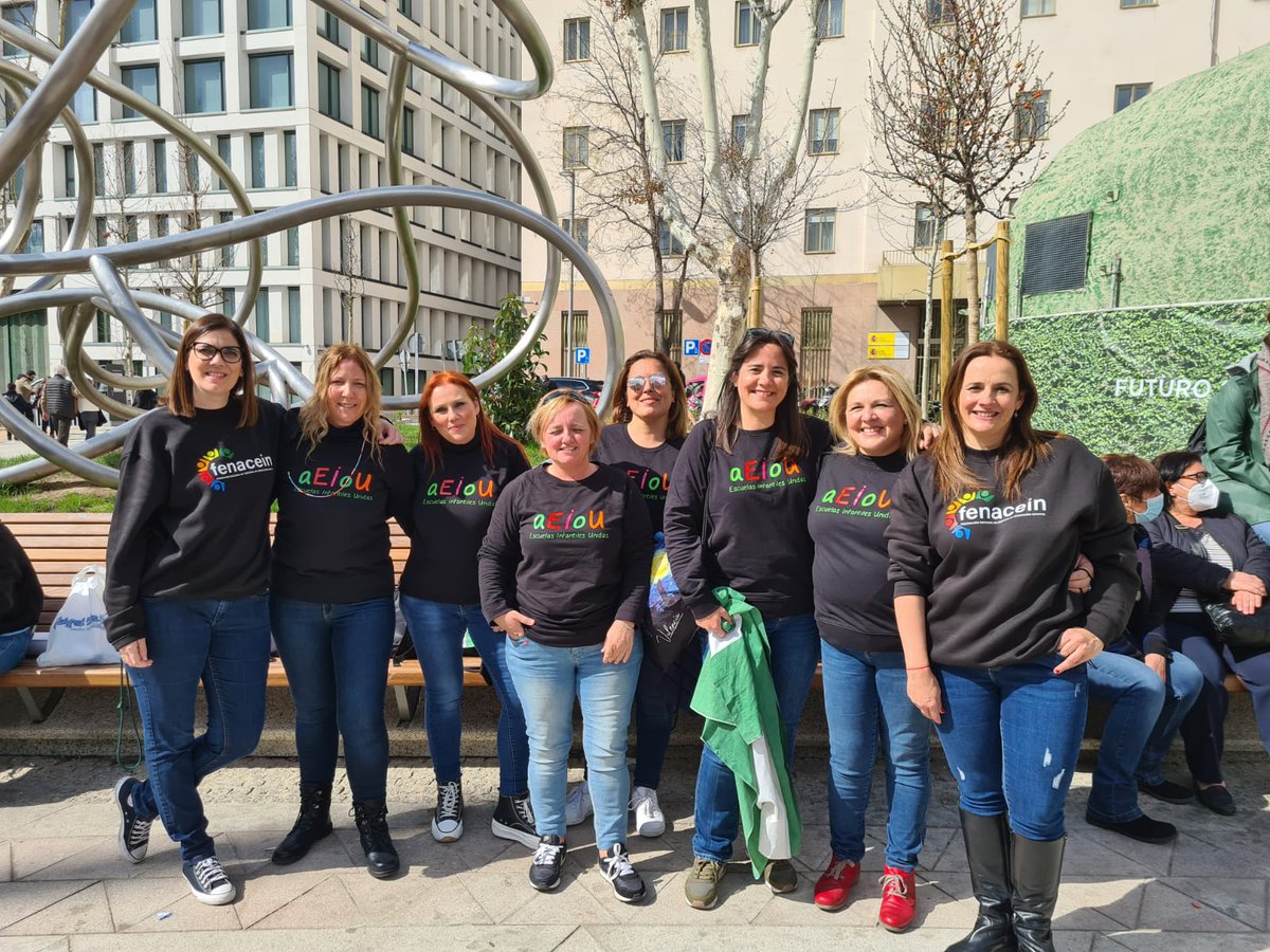 esc_inf_unidas's tweet photo. #Andalucia muy presente en la manifestación nacional de #fenacein por una #educacioninfantil acorde a la #realidad y que Ayude a las familias y no a los programas políticos https://t.co/EQkoVVLbcs