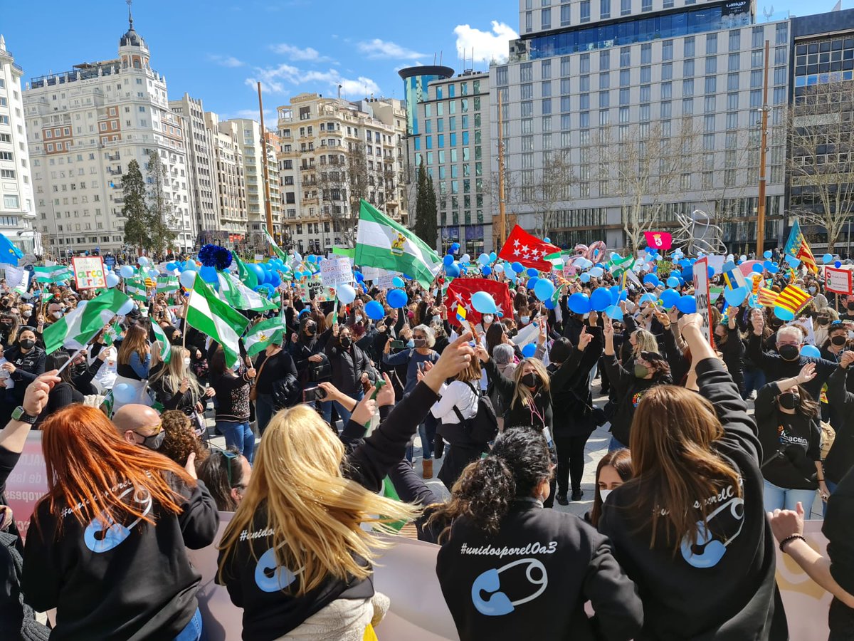 esc_inf_unidas's tweet photo. #Andalucia muy presente en la manifestación nacional de #fenacein por una #educacioninfantil acorde a la #realidad y que Ayude a las familias y no a los programas políticos https://t.co/EQkoVVLbcs