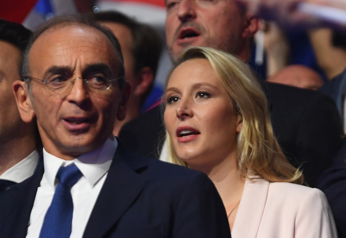 F3cotedazur's tweet photo. Présidentielle 2022. Un salut nazi filmé dans le public lors du meeting réunissant Marion Maréchal et Eric Zemmour
https://t.co/kHUfwspvJa #Presidentielle2022 https://t.co/Lxi1JKq6dC