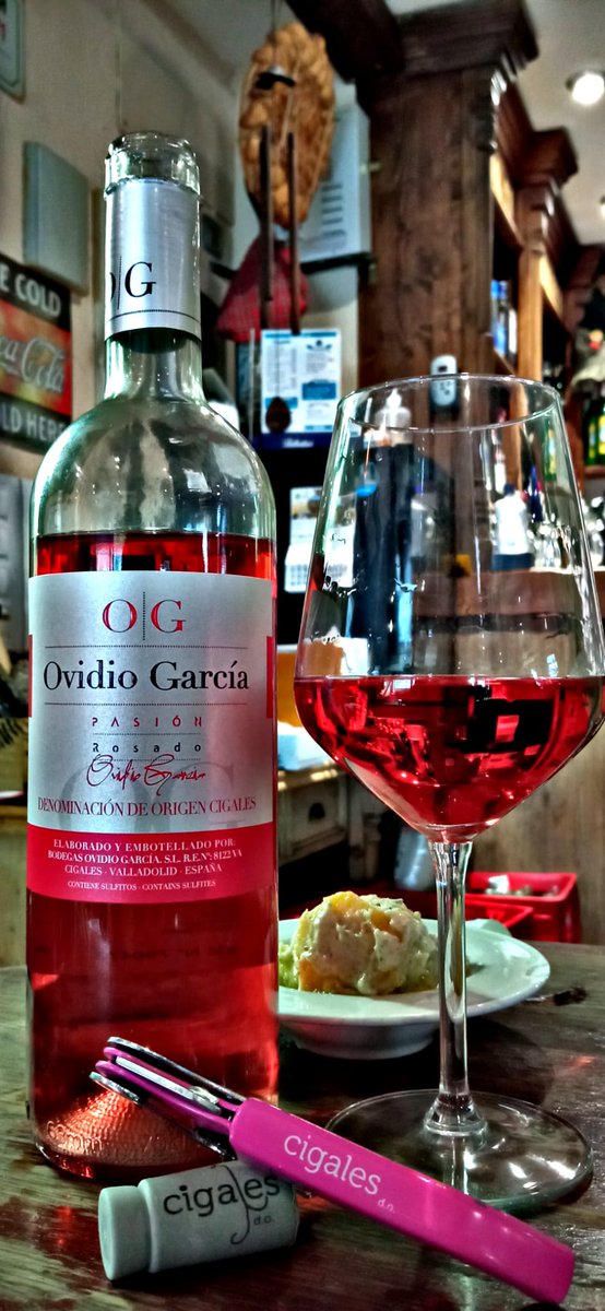 JesusPilar79's tweet photo. Continuamos catando los nuevos #Rosados @DOCigales en esta ocasión @BODEGAS_OVIDIO #AlLio  #Winemoments #TimeToTaste 🍷 https://t.co/0gdrbTO7LR