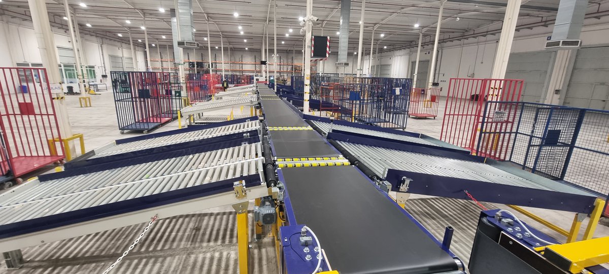 GLS_Spain's tweet photo. Orgullosos de nuestro nuevo #Depot de Granada 📦 
Instalaciones innovadoras con las que logramos ser referentes logísticos:  

✅  Incremento superfície útil +300%
✅  Aumento procesado paquetes +100%

#parcelstopeople #GLSSpain https://t.co/6Xh7GnSfjU