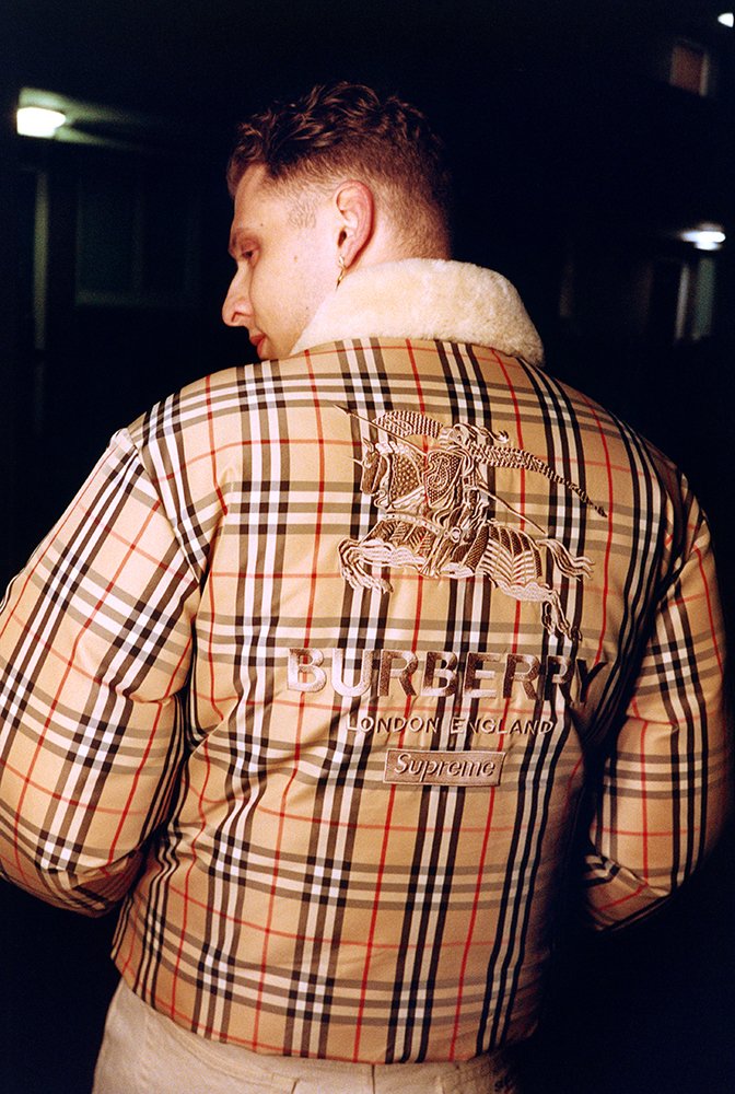 viewsfrance's tweet photo. Supreme et Burberry présentent leur première collaboration ! https://t.co/CWylf3fD1M