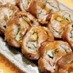 最高にンまかった。片栗粉振ったラップに豚こまドーンして、具材入れて焼いてタレを絡ませたやつ