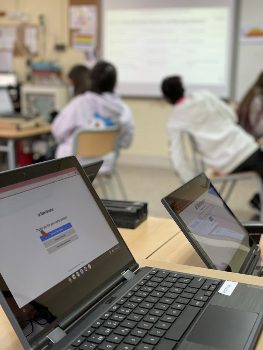 Avui hem estat fent un taller de Creació de Continguts a l’<a href="/EscolaRocafonda/">Escola Rocafonda</a> amb <a href="/plickers/">👋 Plickers</a> i <a href="/Mentimeter/">Mentimeter</a> creant qüestionaris, plujes d’idees i núvols de paraules! Tot relacionat amb els #ODS,  càrrec de <a href="/MontseGuiral/">Montse Guiral</a>