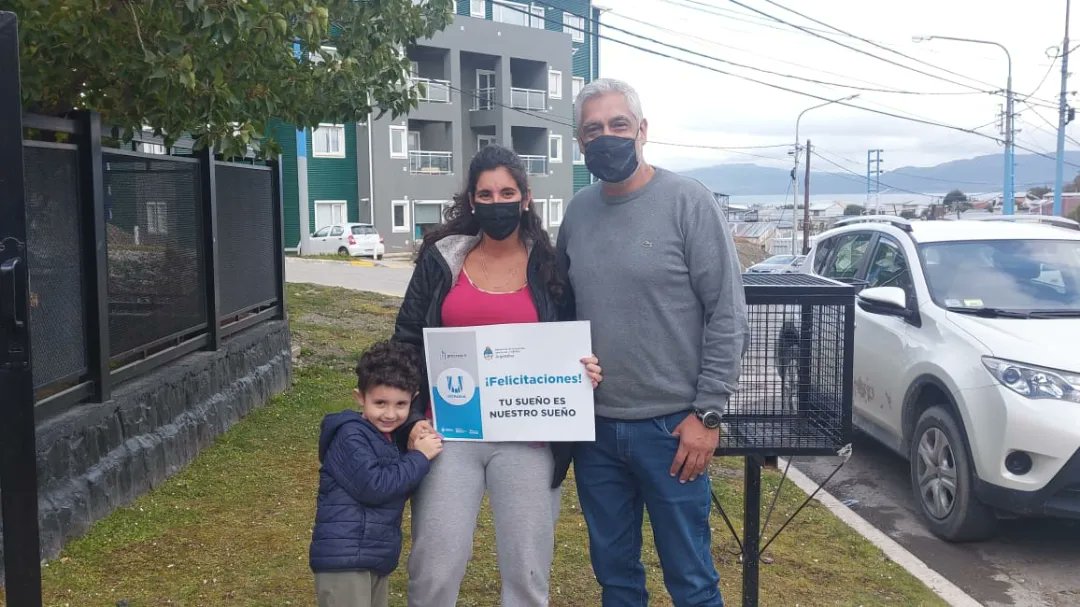 garciapablocec's tweet photo. Este sabado tuvimos la fortuna de poder informarle a los vecinos y vecinas que han sido adjudicatarios de la casa propia. Una hermosa noticia de comunicar y recibir. https://t.co/88e0gH8MNS