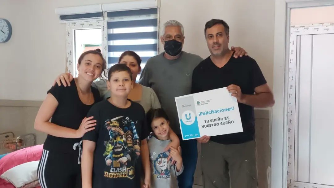 garciapablocec's tweet photo. Este sabado tuvimos la fortuna de poder informarle a los vecinos y vecinas que han sido adjudicatarios de la casa propia. Una hermosa noticia de comunicar y recibir. https://t.co/88e0gH8MNS