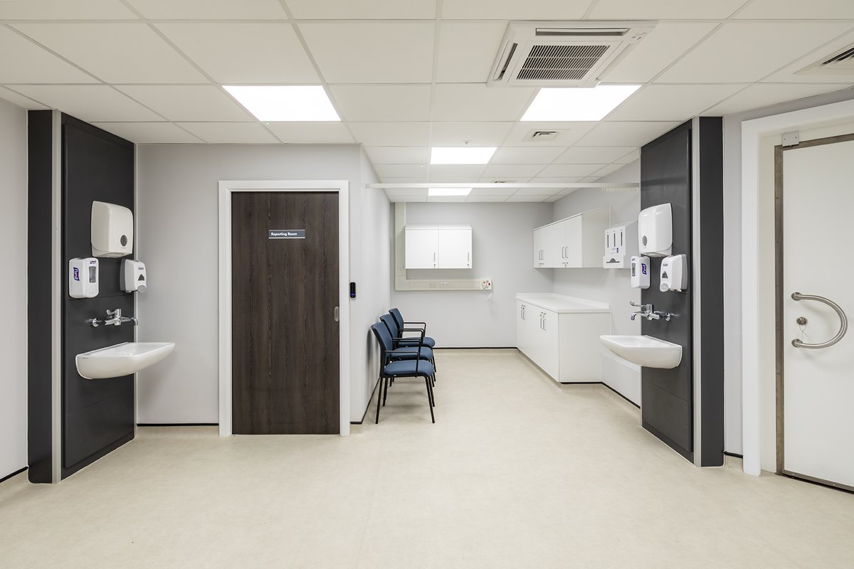 InHealthGroup's tweet photo. Our new and improved, state-of-the-art MRI unit at Croydon University Hospital is officially open! 🙌

The unit encompasses a spacious patient waiting area, ceiling mounted #MRI injectors and dedicated staff admin and rest facilities.

We’re excited to start welcoming patients!😃 https://t.co/kewNtl8gAZ