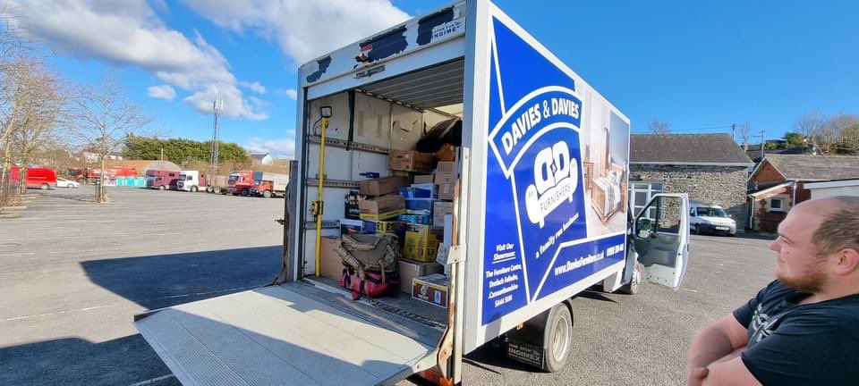 What a response by a small town…#Working4NewQuay sends aid to Ukraine via #Wales4Ukraine <a href="/MattMurray29/">Matthew Murray</a> <a href="/Ruth_ITV/">Ruth_TV</a>