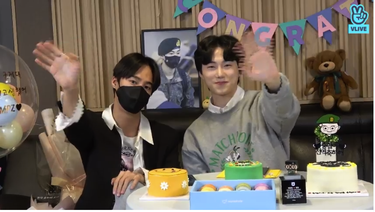 ABELJURIR's tweet photo. Vampz de fiesta (desde bien temprano jajajaja) 

#WelcomeHomeBaron • #WelcomeBackBaron • #VAVBaRonReturn • #뱀즈의로니가돌아왔다 • #브이에이브이 • #뱀즈 • #VAVBaRon • #바론 • @VAV_official 
@twt_VAV https://t.co/bRrziSE5bx