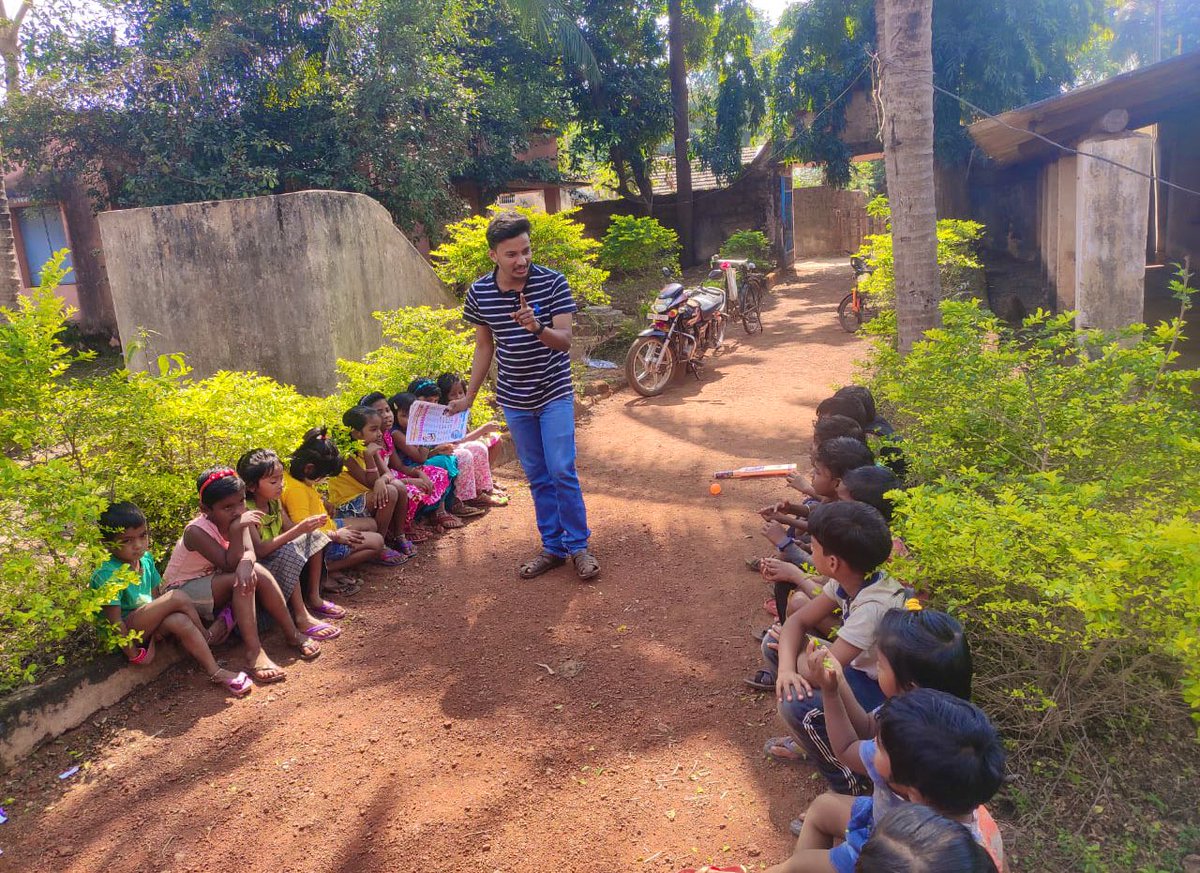 PSSOdisha's tweet photo. To aid learning for the underprivileged, 22-year-old mentor Hrudananda Prusty has started ‘Shiksha Alok’ initiative in Jhadeswar Govt HS, Jajpur under our School Adoption Programme. The initiative aims to educate the kids with special needs through mentoring &amp; fostering. https://t.co/8gXJDbfOD8