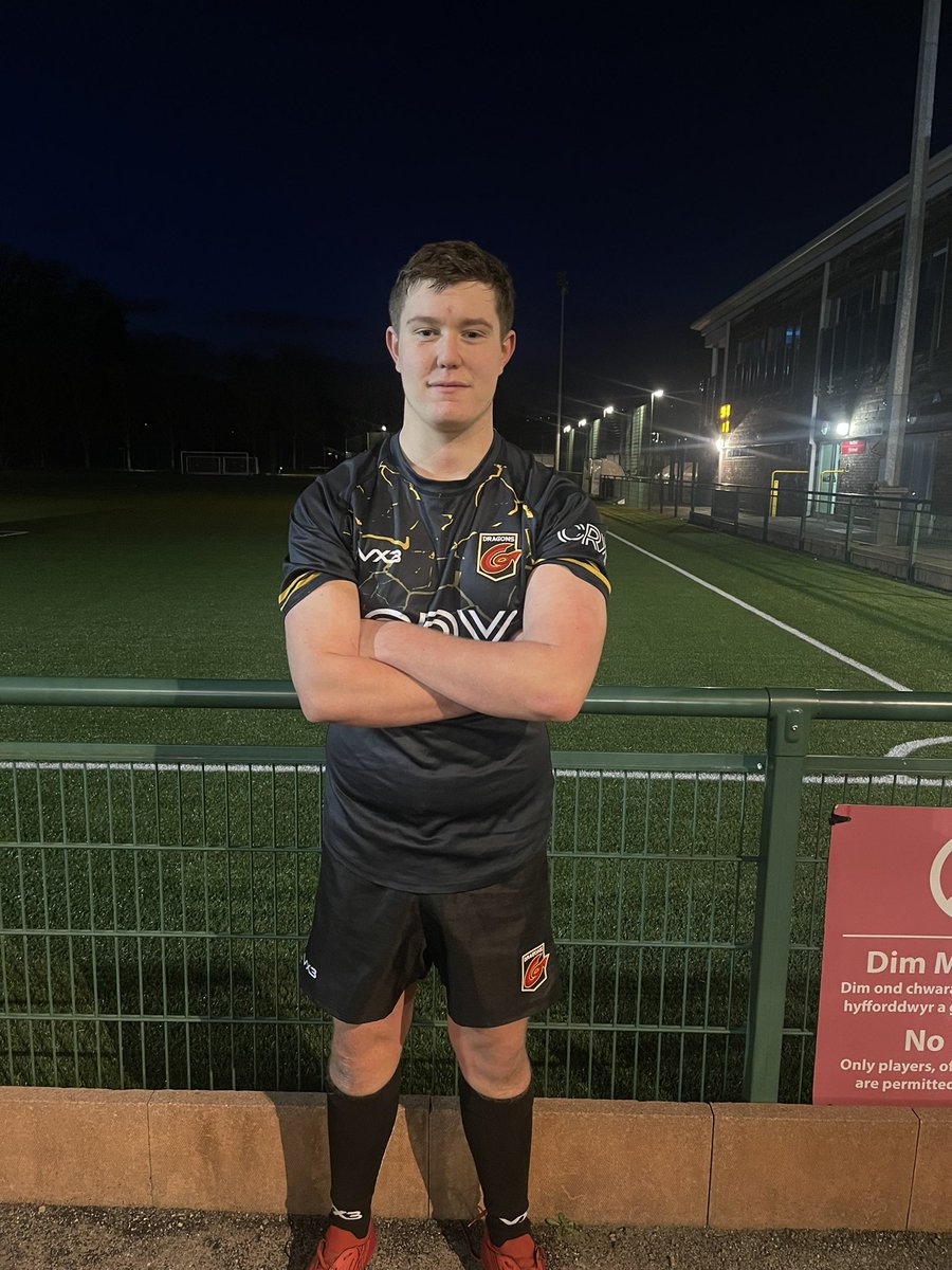 OHughesRugby's tweet photo. Great to be involved with the Dragons u16s yesterday. two incredibly good fixtures against the @welshexiles 🔴⚫️
One week a friend and the next an enemy!😂
Well done to @PE_stcenydd pupil Charlie on his first appearance also 🔵⚫️
#RAG16 🐉 https://t.co/nSvCBj9oXx