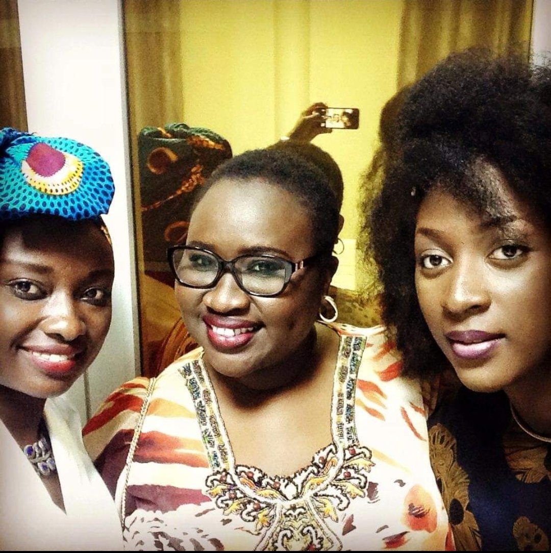 fleurdubaol's tweet photo. Voici les premiers influenceurs du digital 😅 vos ancêtres, les jeunes à l'époque qui ont montré ces nouveaux métiers. walaye #BloggeurduSenegal ndeyssane on faisait les #LiveTwit 
@mamouchkadiop ana nga @wambedmi Dolli Sant rek @LecterFRO_ 😘😘😘 @MeTechsta https://t.co/An6Aow1KfR