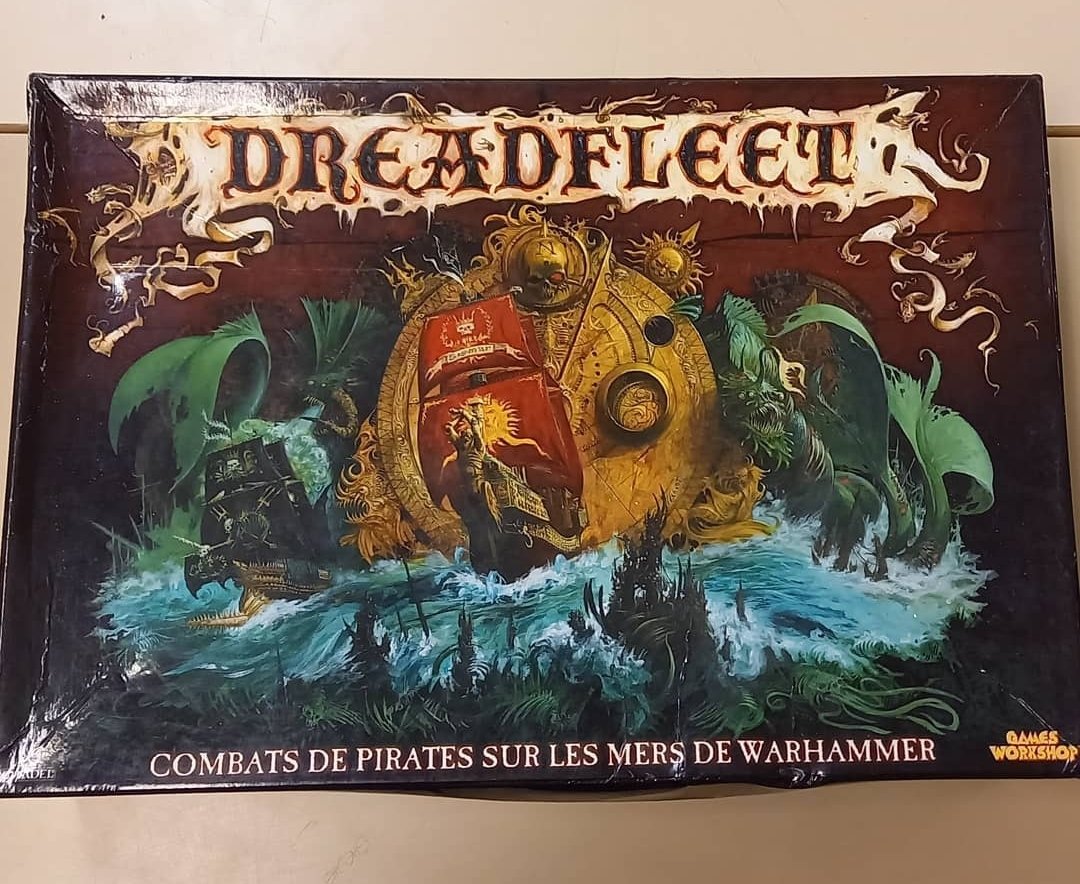 BDPHILOU's tweet photo. 🌟 Challenge 2022 🌟 @_Hina___
#52NUANCESDEJEUX #52SHADESOFBOARDGAMES
Cette semaine, les Dés sont à l'honneur! J'ai sélectionné #Dreadfleet @GamesWorkshopFR Un jeu de bataille navale avec un matériel halluciannt et la brouette de dés qui valide (ou non) toutes les décisions. 😁 https://t.co/wKjfAZWD8T