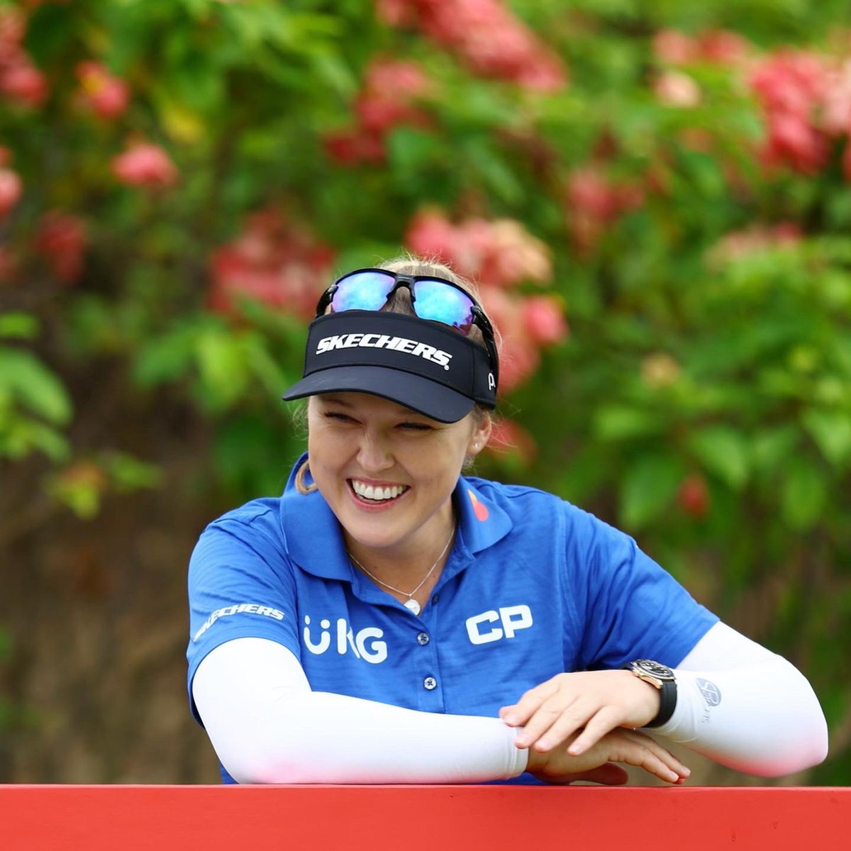 BrookeHenderson's tweet photo. Singapore! 🇸🇬 Thanks for a fun week @HWWCGolf! Happy with a T-6 finish! #Top10 https://t.co/HBJts5pNDx