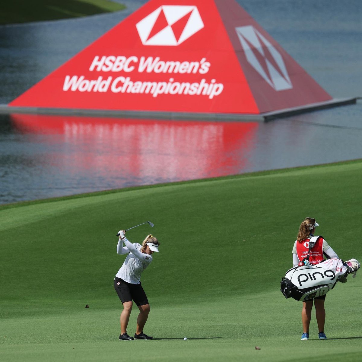 BrookeHenderson's tweet photo. Singapore! 🇸🇬 Thanks for a fun week @HWWCGolf! Happy with a T-6 finish! #Top10 https://t.co/HBJts5pNDx