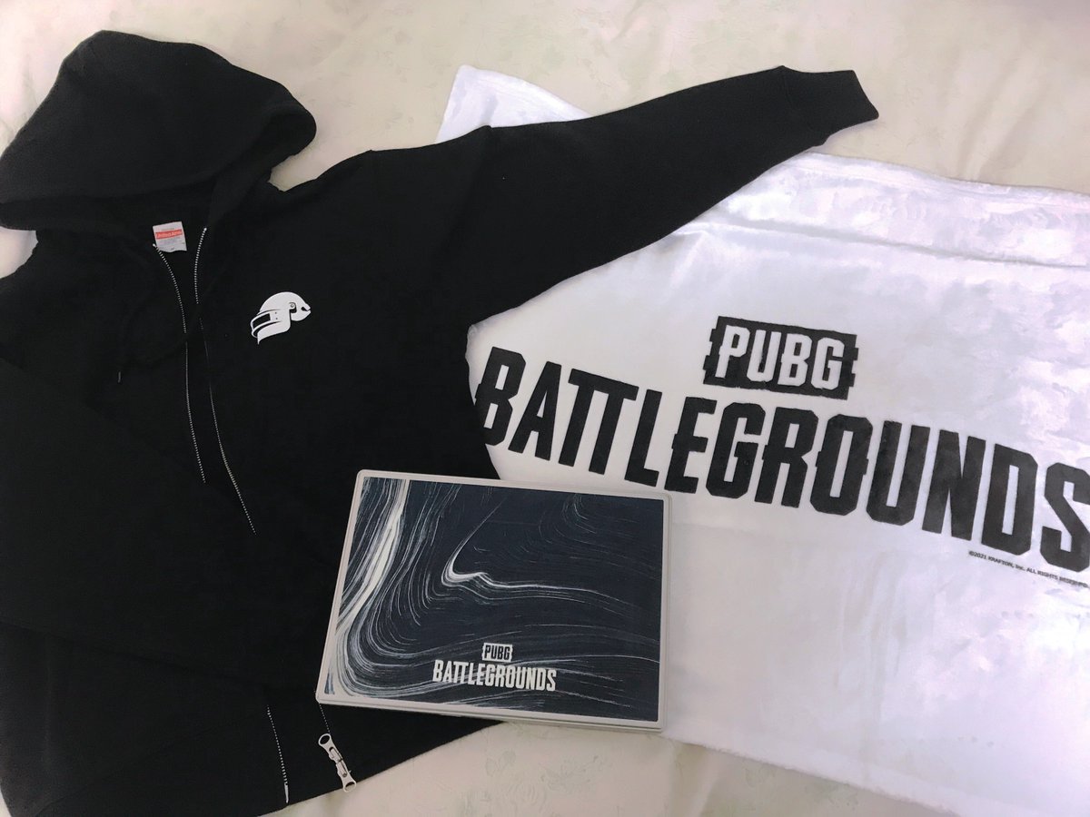 maricoco_11's tweet photo. 『PJCT 2021 秋の陣 ~PUBG大運動会~』参加賞の賞品いただきました～！ブランケットの肌触りがｽﾍﾞｽﾍﾞで最高ですパーカーも着やすかった！後かっこいいパネルと写真も（箔押し付き✨）感謝です、配信で見せたね！イベントも良い思い出です🌟有難うございました！ #PUBG #PJCT https://t.co/sJrY4MX1Dp