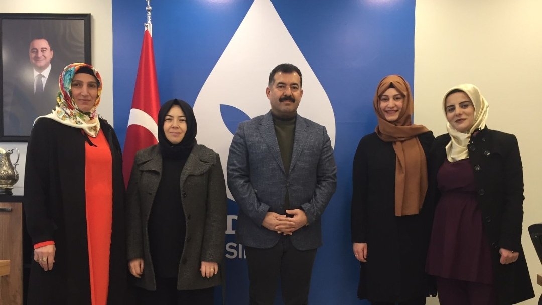 Deva Partisi Sincan İlçe Başkanlığı (@devasincan) on Twitter photo Ankara il kadın çalışmaları başkanlığımız tarafından düzenlenen ve genel başkanımız Ali Babacan'ın katılımlarıyla gerçekleşen programa Sincan teşkilatı olarak katılım sağladık.
Deva kadroları olarak her daim sahada olmaya devam edeceğiz Ankara il kadın çalışmaları başkanlığımız tarafından düzenlenen ve genel başkanımız Ali Babacan'ın katılımlarıyla gerçekleşen programa Sincan teşkilatı olarak katılım sağladık.
Deva kadroları olarak her daim sahada olmaya devam edeceğiz