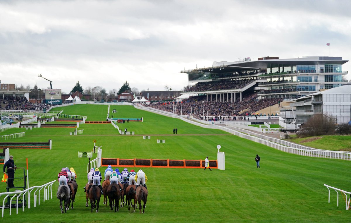 😍 If WASHINGTON wins the 2.45 at Southwell by over 6L I'll give £50 CASH 💷 to one of you lucky people! 

To Enter: 👇 

1️⃣ RT this Tweet
2️⃣ Follow <a href="/racingblogger/">Stephen R Power</a> 

Instagram: 📽 🏇 🏆
instagram.com/racingblogger/

#CheltenhamFestival #Horses