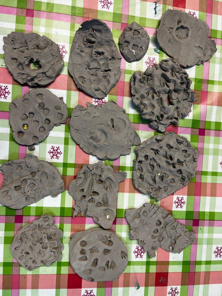 artstempleE's tweet image. Acorns have created dinosaurs and fossils... #youngartists #collaborativeart #exploringmedia