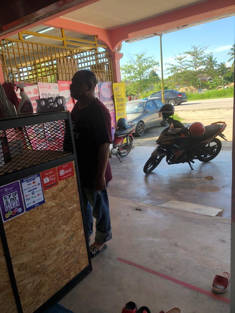 CentreOnexox's tweet photo. Alhamudillah selesai pendaftaran nombor baru onexox sekali plan ultimate 35 50GB free 50min. Customer Nak guna simkad kat router WiFi. Dah guna yang lain tapi Hot-spot tak banyak. Nak guna onexox sebab tau Bule guna Hot-spot 50GB.

#onexoxprepaid #onexoxcentremachang #ultimate35 https://t.co/MlNYdVAiut