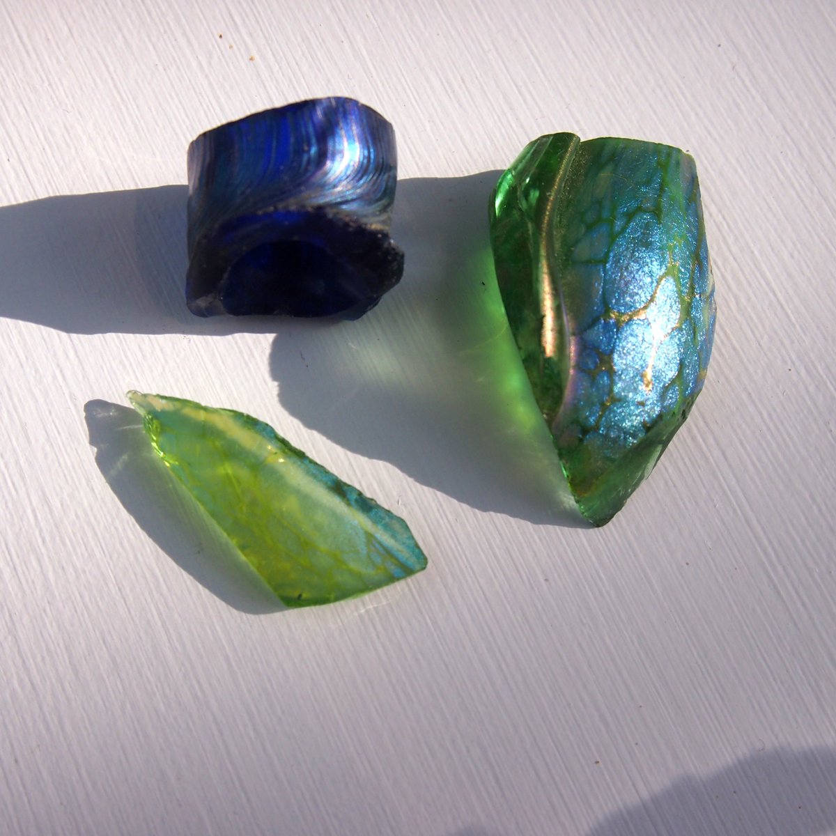 manddmoir's tweet photo. At the @chelsea_antique at 3pm on the 23rd, 24th &amp; 25th March as part of the 'UN year of Glass 2022' I'll be giving talks on Art Glass. Here's something rather unusual -Some of my Loetz collection of fragments; collected in 2012 from the riverbank next to the old factory site https://t.co/eUuofcMvYB