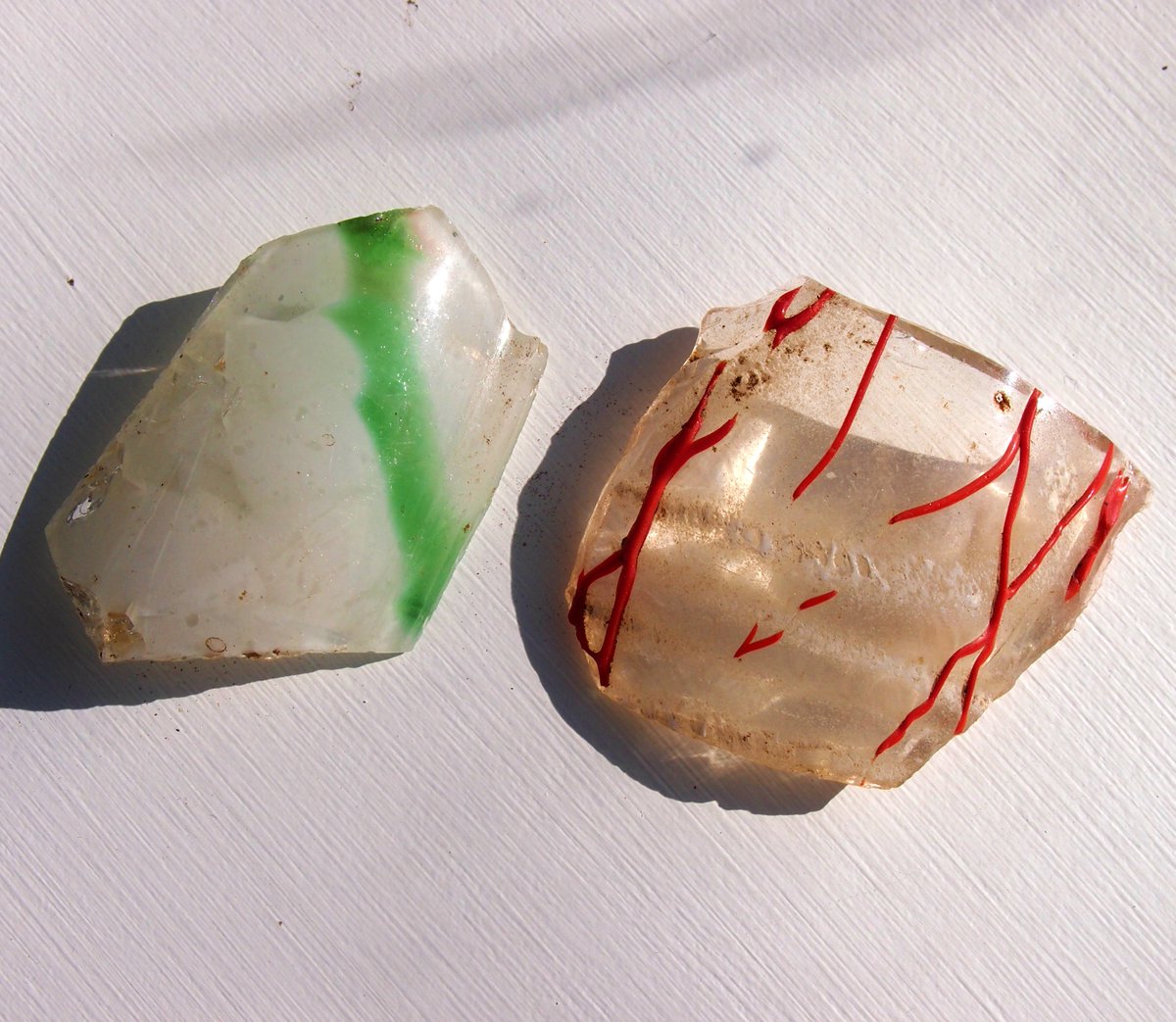 manddmoir's tweet photo. At the @chelsea_antique at 3pm on the 23rd, 24th &amp; 25th March as part of the 'UN year of Glass 2022' I'll be giving talks on Art Glass. Here's something rather unusual -Some of my Loetz collection of fragments; collected in 2012 from the riverbank next to the old factory site https://t.co/eUuofcMvYB