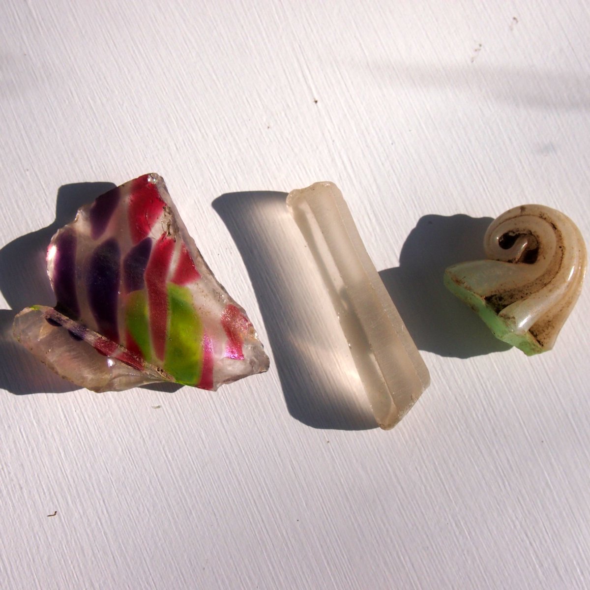 manddmoir's tweet photo. At the @chelsea_antique at 3pm on the 23rd, 24th &amp; 25th March as part of the 'UN year of Glass 2022' I'll be giving talks on Art Glass. Here's something rather unusual -Some of my Loetz collection of fragments; collected in 2012 from the riverbank next to the old factory site https://t.co/eUuofcMvYB
