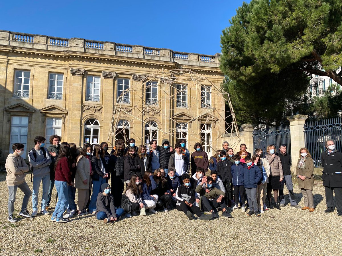 La #SemaineDesMaths2022 est une fête ! Plaisir d’accueillir au rectorat les élèves <a href="/lycee_v_louis/">Lycée Polyvalent Victor Louis Talence</a> #Talence et du collège P-E Victor #Branne : 
✅jeux sérieux
✅concours d’affiches
✅énigmes et problèmes.. 
🙏 aux professeurs, clubs de #Mathematiques, partenaires, 👏 aux élèves !