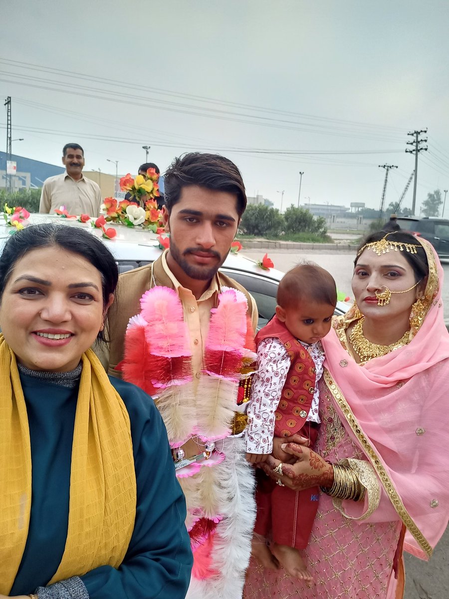 meeran_pk's tweet photo. بینڈ باجا بارات 🤩
Can you guess the place?
#emptynesttraveller #solotravel #solotravelling #PehchanPakistan #MereLog #emptynester #emptynesterlife #GTRoad https://t.co/oItrzuhIux