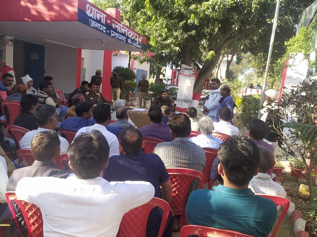 pratapgarhpol's tweet photo. पुलिस अधीक्षक प्रतापगढ़ @satpal_IPS के निर्देशन में जनपद के विभिन्न थानों पर CO/SHO/SO द्वारा, #UPElections2022 की मतगणना व आगामी होली त्योहार के दृष्टिगत पीस कमेटी की गोष्ठी की गई व सभी से आपसी समन्वय, सौहार्द व शांति के साथ त्योहार को सकुशल सम्पन्न कराये जाने की अपील की गई । https://t.co/OkwHjltDSu