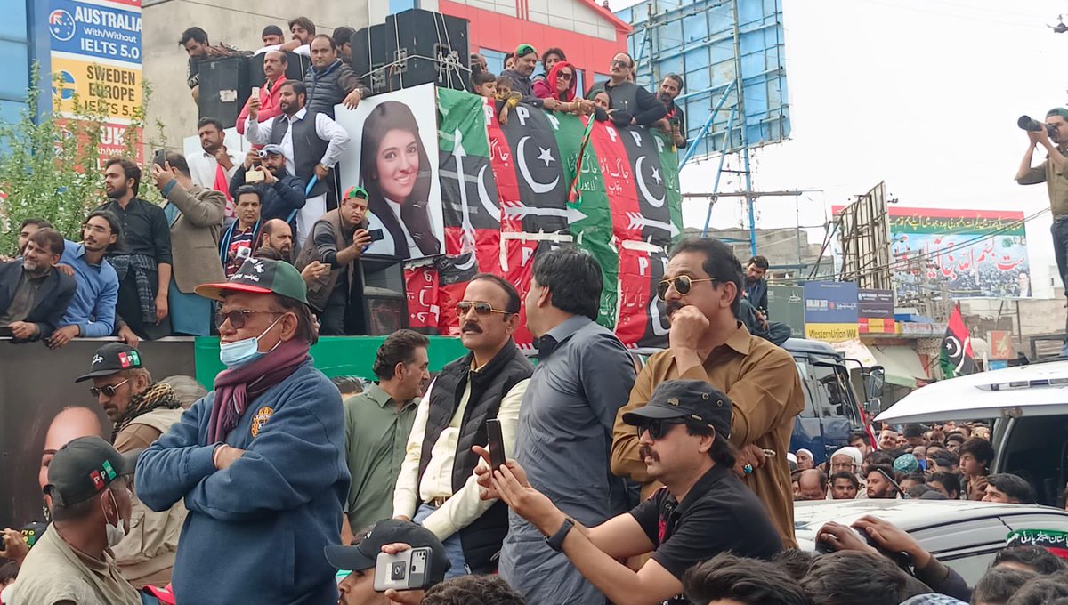 SyedFayazShah_'s tweet image. الحمد اللہ چیئرمین @BBhuttoZardari کا قافلہ گجرات پہنچ چکا ہے اور کل بلاول بھٹو زرداری لاکھوں جیالوں کے ہمراہ اسلام آباد پہنچ رہے ہیں اور وہاں نیازی کی حکومت کو لات مار کر ختم کر دیں گے.                               #AwamiMarach    @jamkhanshoro