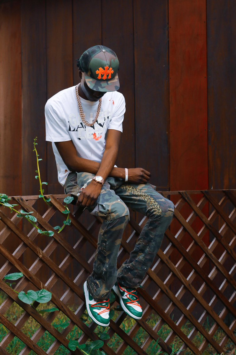 PRINCETOD's tweet photo. "YOU GETTIN' MONEY BUT YOU HATIN'  TRYNA FIGURE WHY YOU MAD THEN? WHEN IM OUT IN GHANA MAKE THE PREZZY MATCH THE LANVIN,STILL DODGIN' THE SNAKES YOU KNOW THEY COULDNT GET WIT US,&amp; IM A YOUNG RICH NIGGA THAT JUST NEVER GAVE A FU*K #ReallyLIVING" https://t.co/8vrVDFbSFR