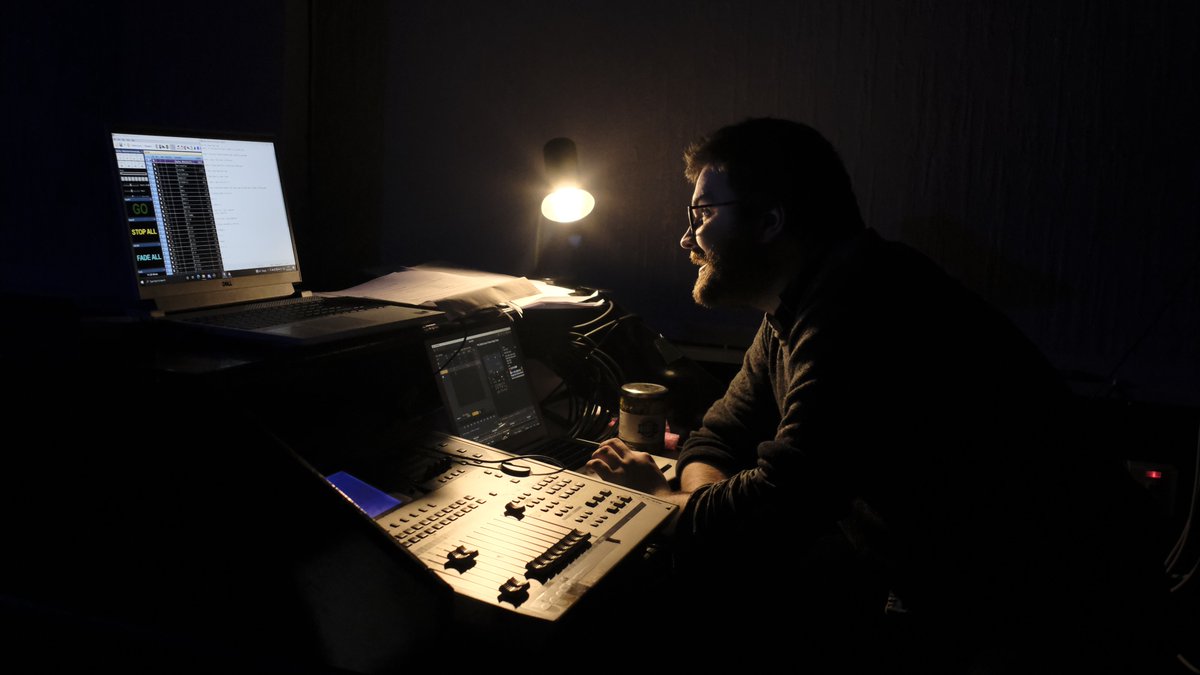 alicefrcham's tweet image. What an experience working with @SianDugganActor @Sam_Elwin + @FergusOLoan on the magical 'Fallen Follie' (@VelvetSmokeProd ) ! 🎷