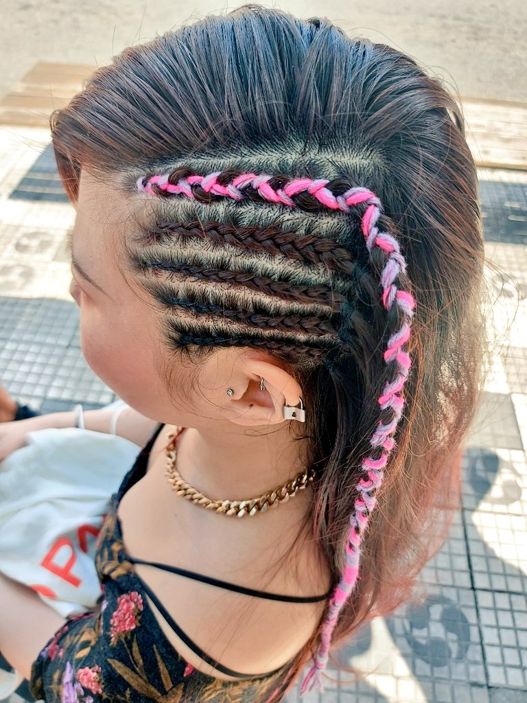 BosaBosaVicke's tweet photo. I got my hair braided with color❣️
#Braidhair #Brazil #ブラジル #liberdade #リベルダージ #日本人街 https://t.co/8fk6cbzZWS