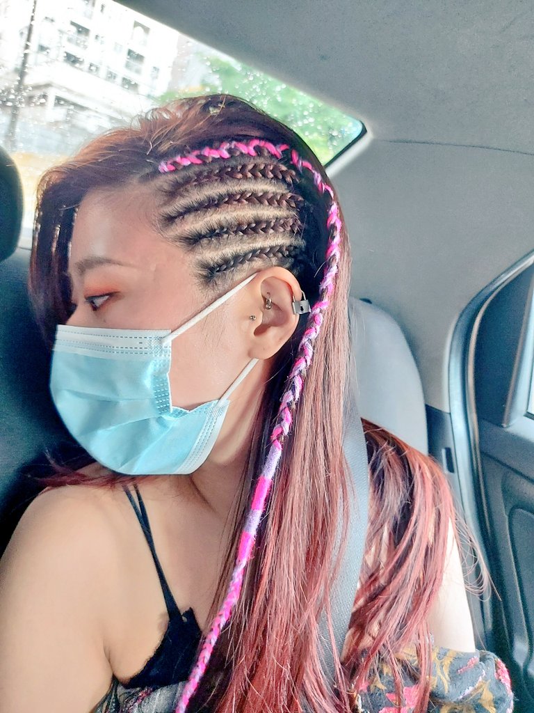 BosaBosaVicke's tweet photo. I got my hair braided with color❣️
#Braidhair #Brazil #ブラジル #liberdade #リベルダージ #日本人街 https://t.co/8fk6cbzZWS