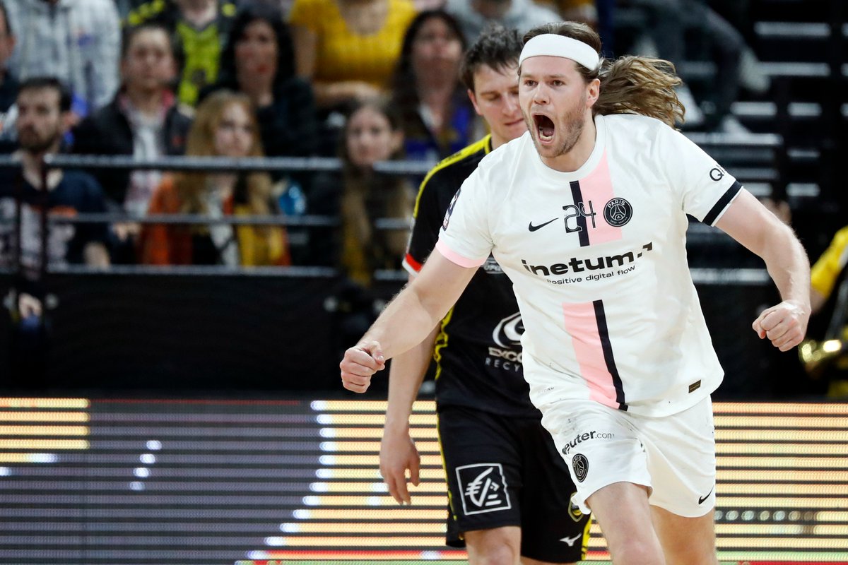 LNHofficiel's tweet photo. Le duel a été explosif au Phare de Chambéry ! 🔥
#StarMatch #CHYPAR https://t.co/CIbcCVeS9p