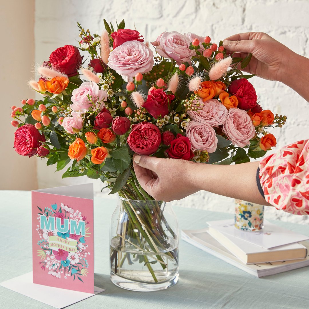 Seriously pretty petals 💐 This is The Forever from our <a href="/cathkidston/">トモ</a> x Moonpig collab. Perfectly in time for gorgeous gifting this Mother's Day.
Shop now: bit.ly/CKForeverTW