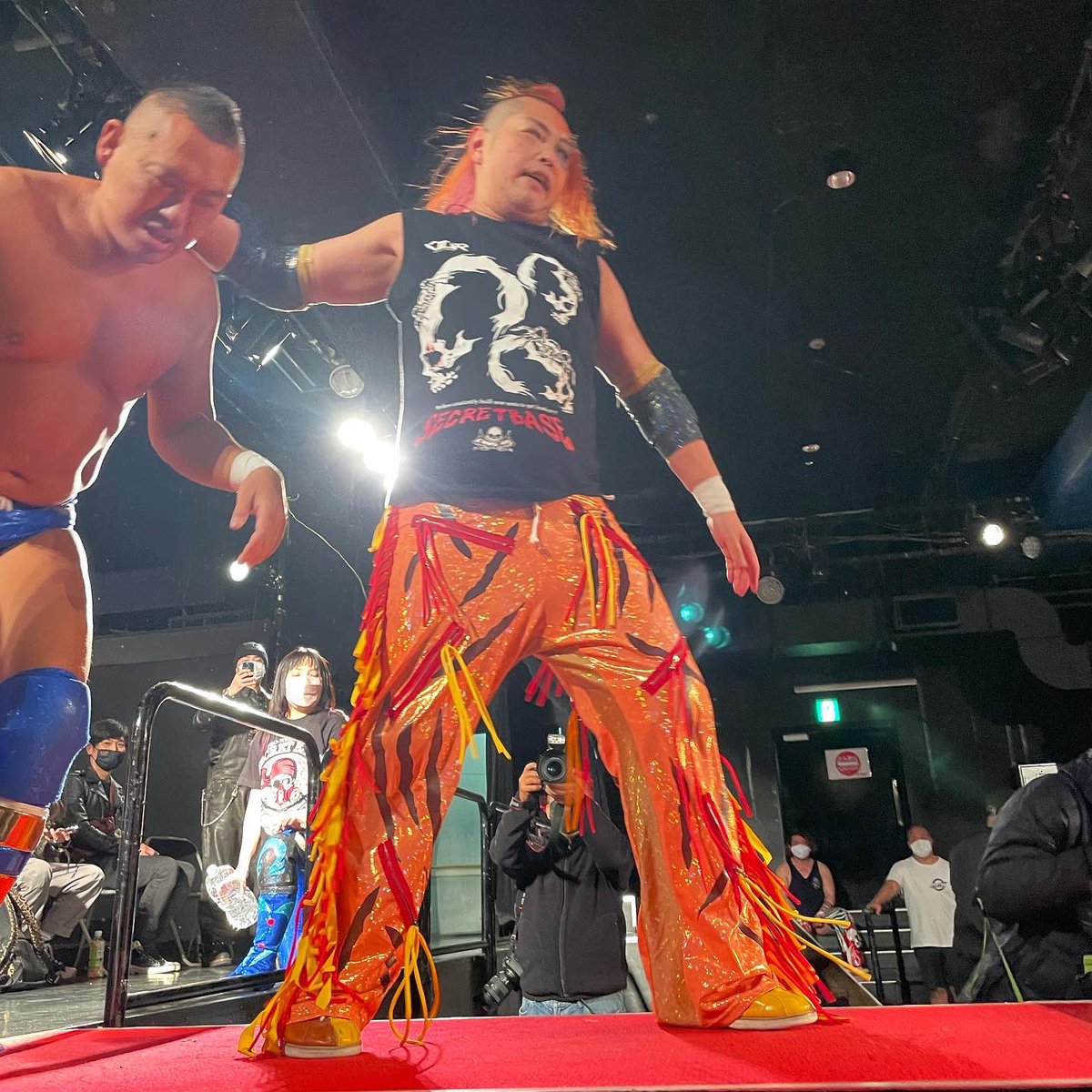 objectiboo's tweet photo. シークレットベースさんの13周年記念大会に、勝利者賞として #通せるクージー と #はこべるドリンクホルダー を提供させて頂きました🙏🏻
⁡
タッグタイトルのベルトと認定書の授与なんて重要な役割まで任せて頂けて光栄でしたが、めちゃくちゃ緊張しました💦
⁡
#pw_secretbase 
#objectiboo https://t.co/FPWjJgZEc1