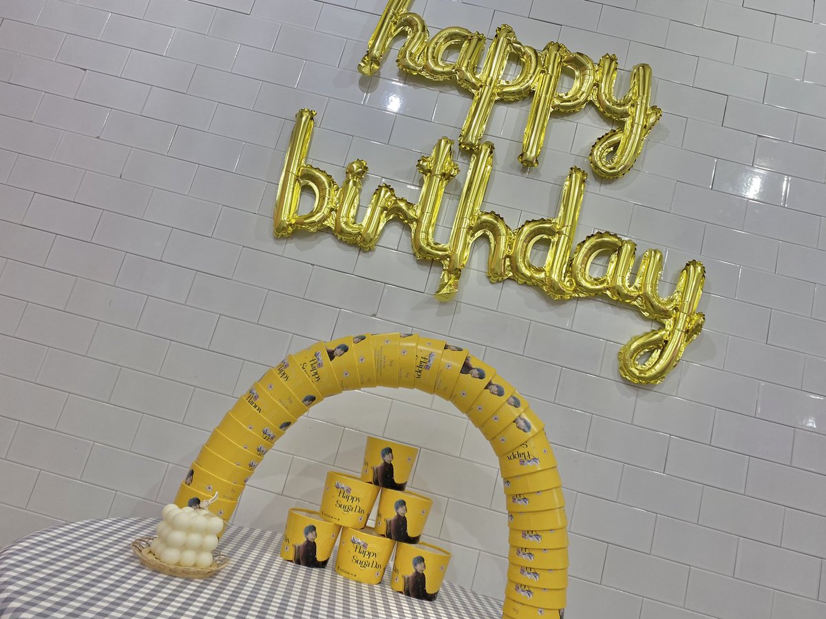 watakoi_osu's tweet photo. #BTS #ユンギ くんのカップホルダーイベントは明日からSTART❕❕
ドリンク1点orショーケース内の商品2点お買い上げで1カップホルダーの配布となります💜
特典も豪華です!!!
東海 #ARMY さんご来店お待ちしております🥂✨ https://t.co/noCOob14wD