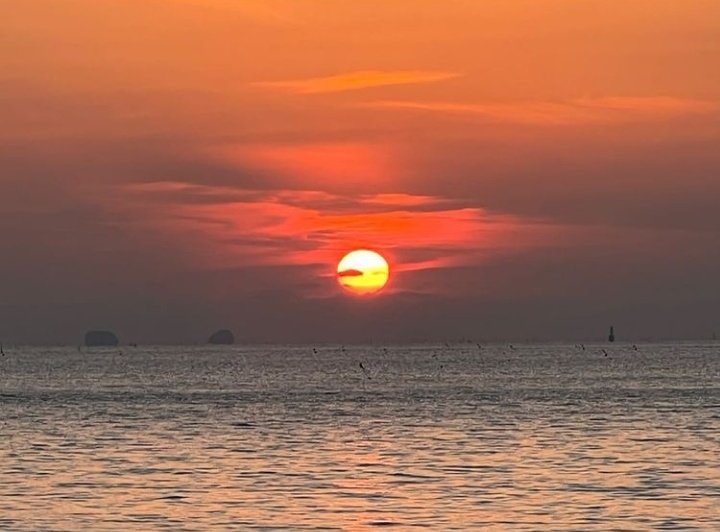MKRNFEED's tweet photo. so this sunset photos by #MARK &amp; #RENJUN were taken when they are filming 7'llin in our Youth https://t.co/5VtEX3dwR4
