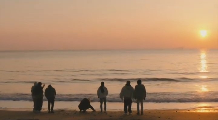 MKRNFEED's tweet photo. so this sunset photos by #MARK &amp; #RENJUN were taken when they are filming 7'llin in our Youth https://t.co/5VtEX3dwR4
