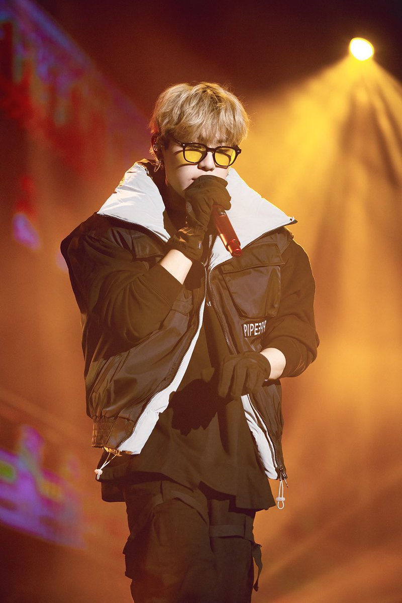 jackba_1102's tweet photo. "박우진, 개인무대 의상 직접 골라... 웆프, 사실 짐작은 했었다" https://t.co/zkYsIzlBOC