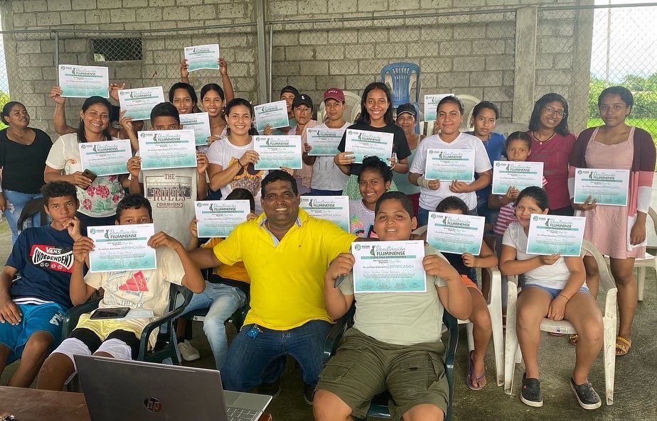 TROYA_Marco's tweet photo. #PoderFluminense | Curso Emprendimiento Digital #Montalvo.
Más de 60 personas participaron de este nuevo práctico y útil curso de emprendimiento digital 📲.
Sector #LosBeldacos y #24DeMayo
@PoderFluminense https://t.co/cg3ItUzYGq