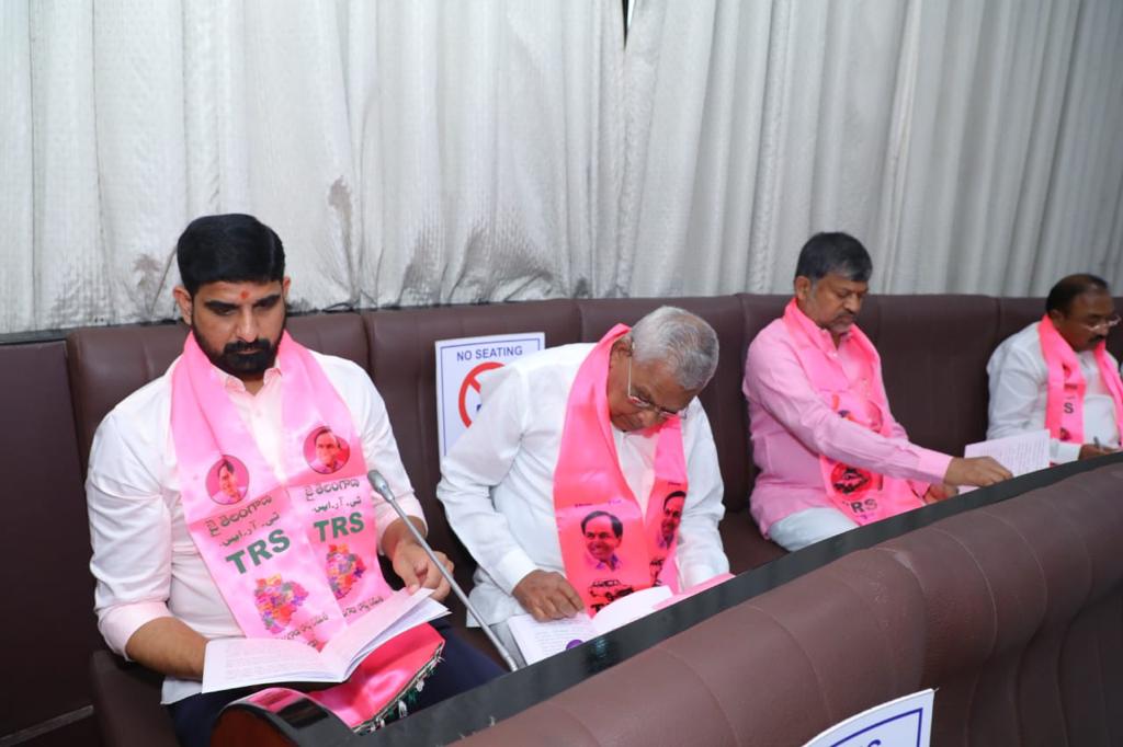 RamanaLgandula's tweet photo. శాసనమండలి మొదటి రోజు సమావేశాల్లో పాల్గొన్న ఎల్.రమణ గారు.

#TeamLRamana https://t.co/1vZU0P8ND8