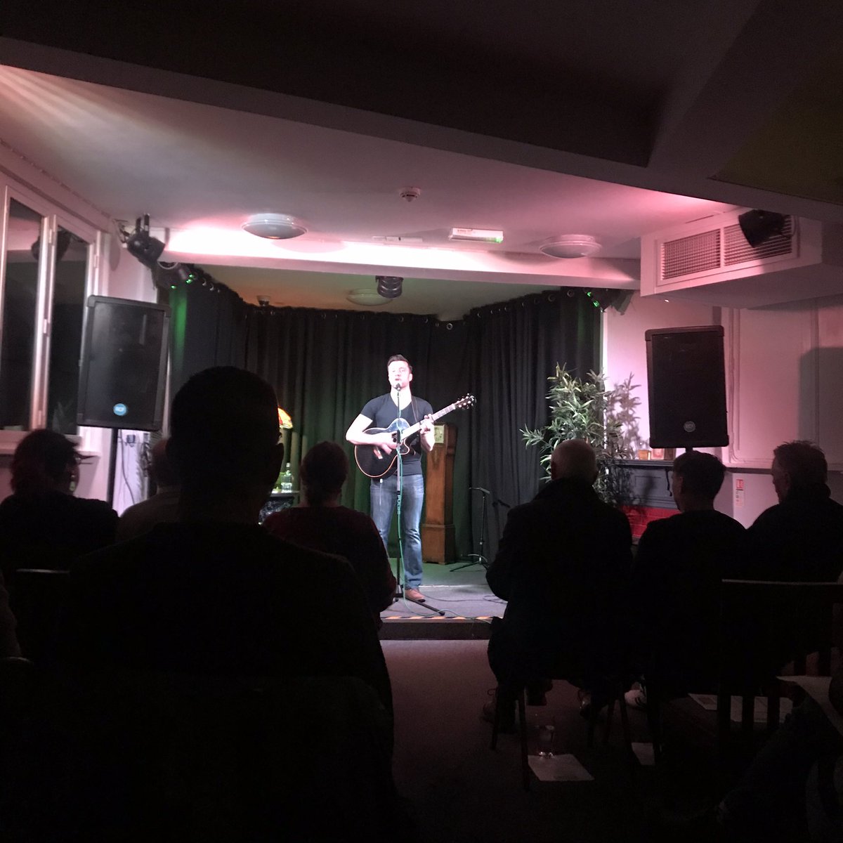 The_Central_Bar's tweet photo. Are you looking for a gig room/performance space (cap 60)?
We’re looking to work with music promotors, bands and anyone looking to put on any type of live performances (theatre, spoken word, cabaret, comedy).
DM is you’re interested.
Please RT @the_Crack https://t.co/VtmNWIaCv5