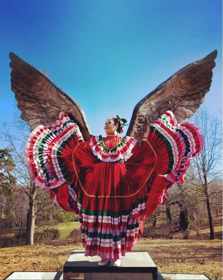 DixPark's tweet photo. Congratulations to the #WingsOfRAL Instagram Photo Contest winners! 

1st Place: the_chillosophy
2nd Place: alifer24
3rd Place: bethnevarezhistory

Thank you to everyone who shared (and continues to share) beautiful &amp; unique photos of the Wings of the City statues in #DixPark. https://t.co/wFkUTJn1Ym