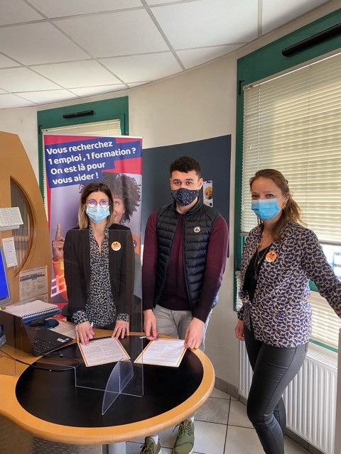VenetLudovic's tweet photo. #TousMobilises #1Jeune1solution Bienvenue à Lucas &amp; à Maeva, nos 2 premiers jeunes signataires du CEJ! Ils seront désormais accompagnés de manière intensive par Nathalie au sein du PE de Neuville afin de faciliter leur retour à l'emploi! @LlorcaRachel @GallCecile @J_Sanfilippo https://t.co/oTMKKHPcdj