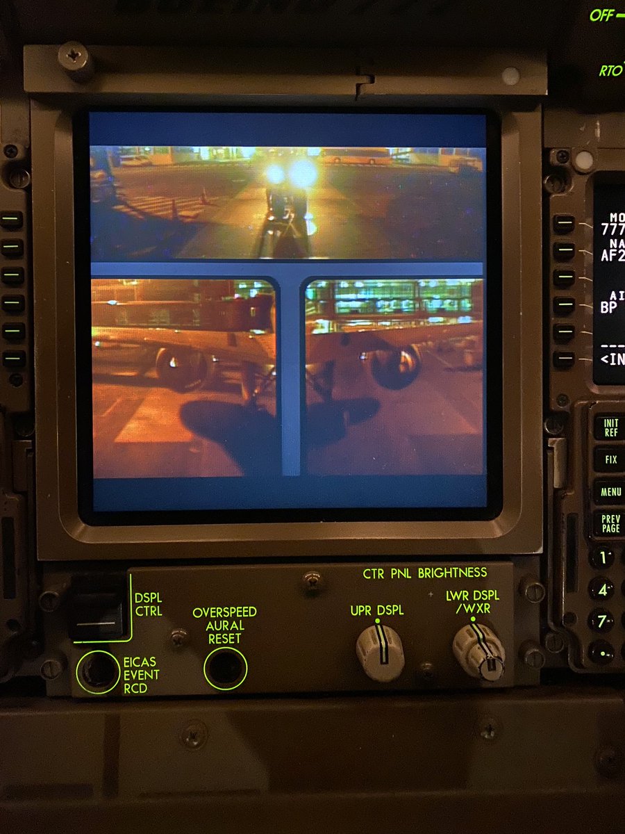 franck_marceau's tweet photo. Retour de nuit au-dessus de l’Afrique. Prêt au départ.Bienvenue à bord. #AF647 #AvGeek https://t.co/XfIMUY5DzH